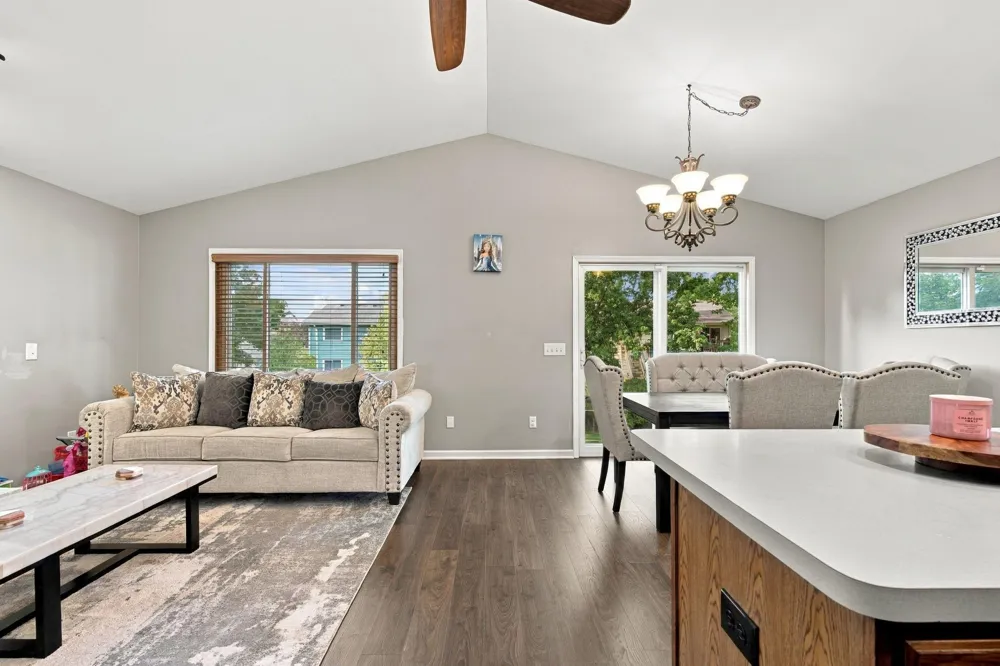 7163 158th Street W Apple Valley, MN 55124