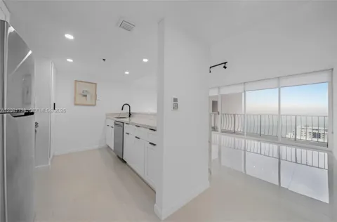 7601 E Treasure Dr #2321