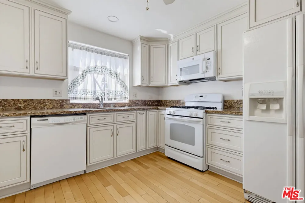 5339 Coldwater Canyon Avenue #B Los Angeles, CA 91401