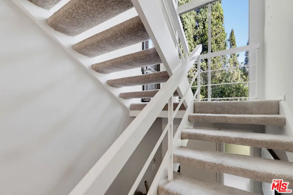 5339 Coldwater Canyon Avenue #B Los Angeles, CA 91401