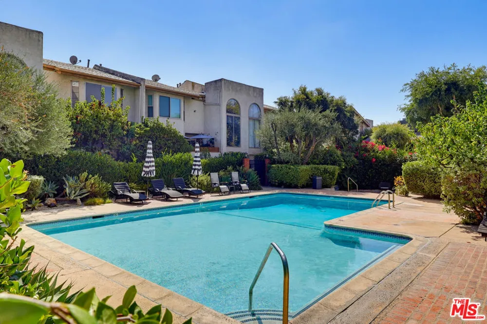 5339 Coldwater Canyon Avenue #B Los Angeles, CA 91401