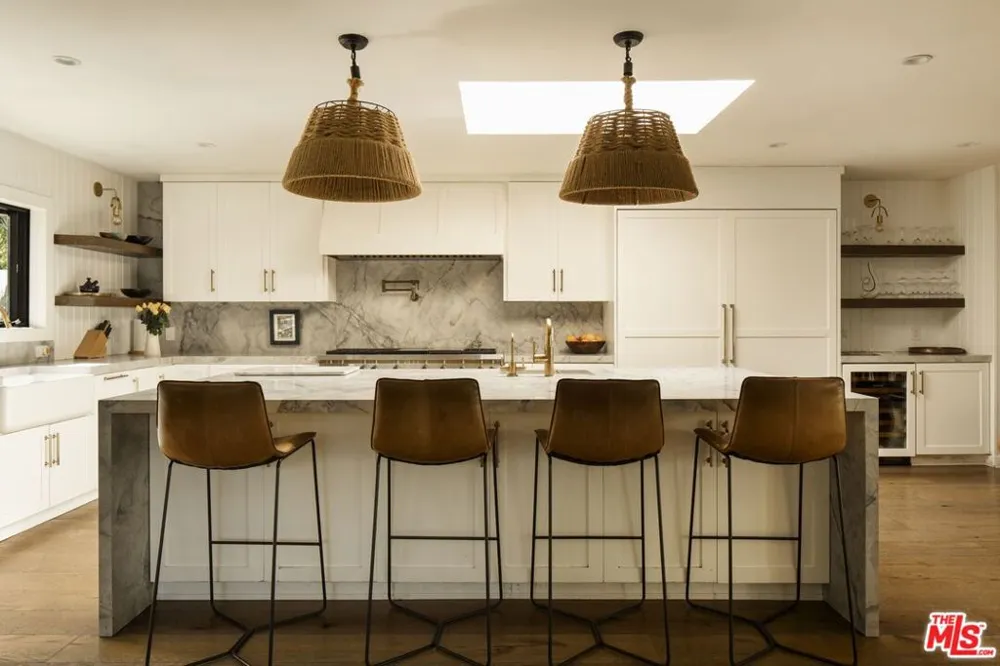 2630 Laurel Pass Los Angeles, CA 90046