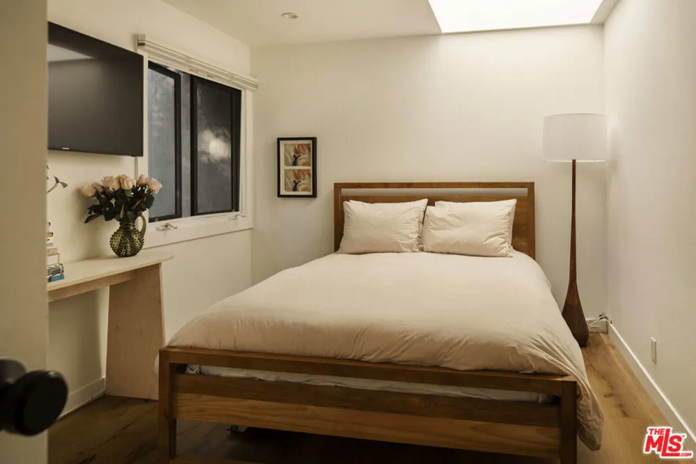2630 Laurel Pass Los Angeles, CA 90046