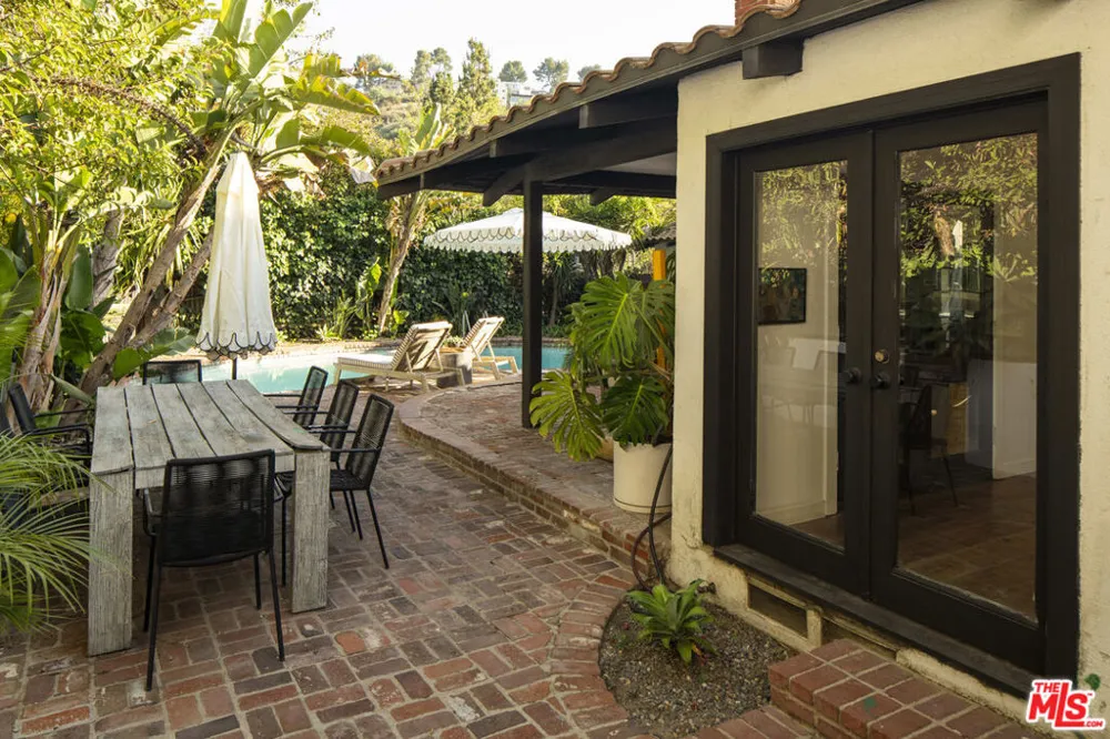 2630 Laurel Pass Los Angeles, CA 90046