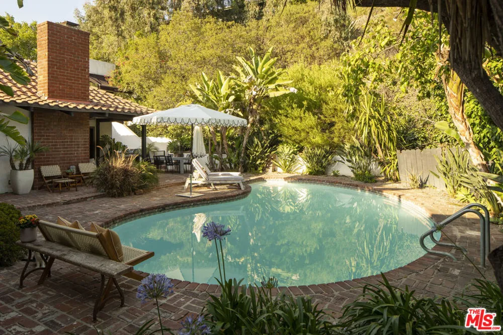 2630 Laurel Pass Los Angeles, CA 90046
