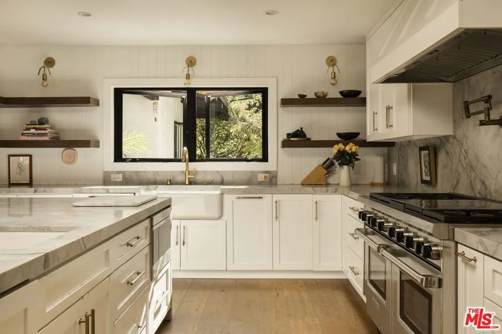 2630 Laurel Pass Los Angeles, CA 90046