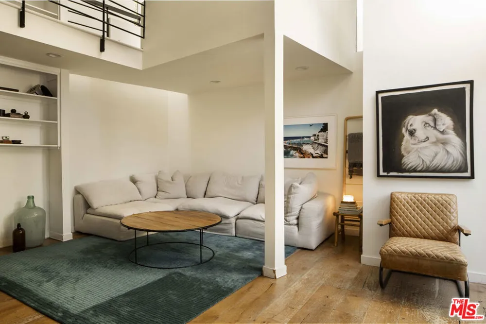 2630 Laurel Pass Los Angeles, CA 90046