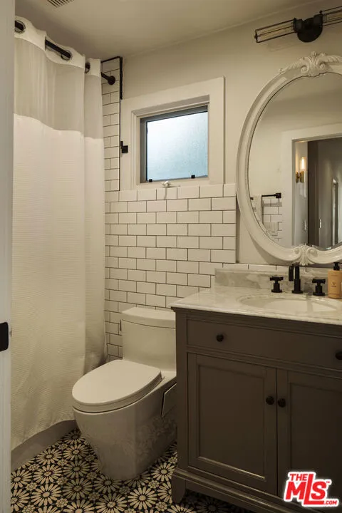 2630 Laurel Pass Los Angeles, CA 90046
