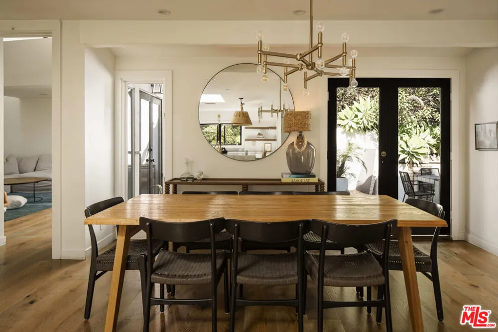 2630 Laurel Pass Los Angeles, CA 90046