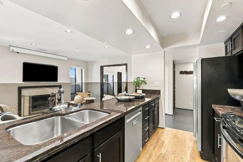165 Forest Avenue #2C Palo Alto, CA 94301