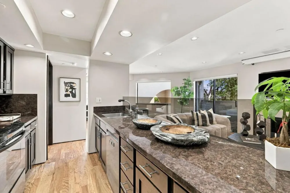 165 Forest Avenue #2C Palo Alto, CA 94301