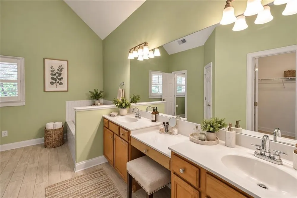 997 Longley Avenue NW Atlanta, GA 30318