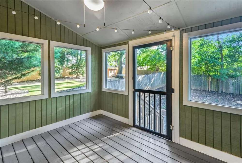 997 Longley Avenue NW Atlanta, GA 30318