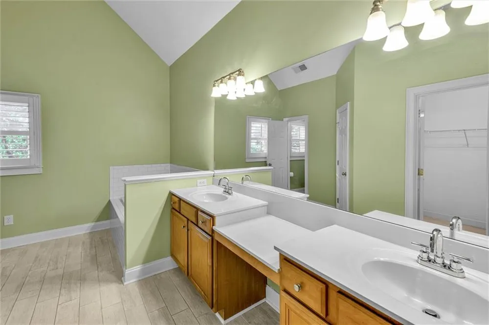 997 Longley Avenue NW Atlanta, GA 30318