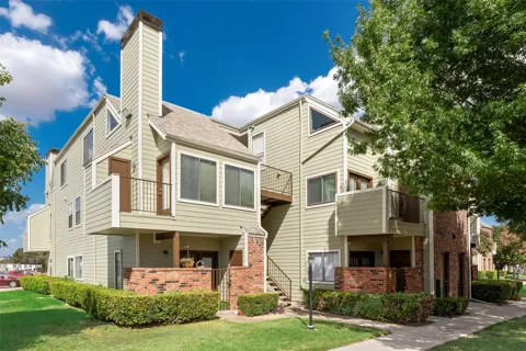 3129 Sondra Drive #102