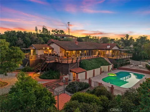 14560 Viewcrest