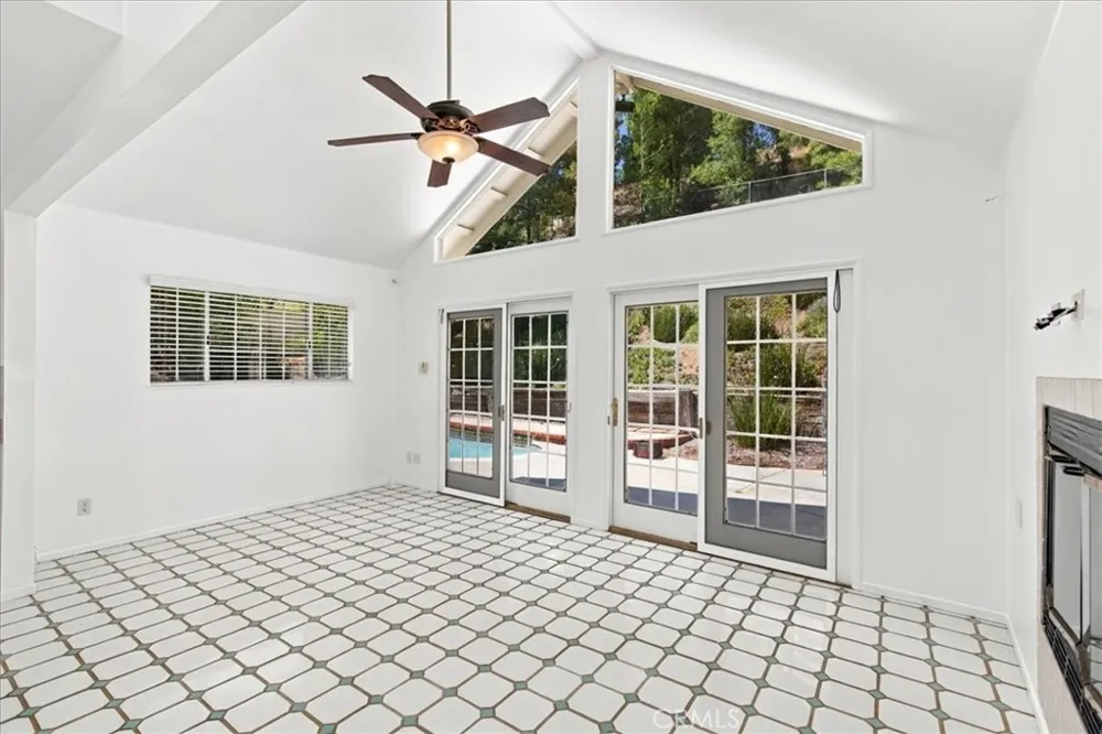 22339 Cheraw Saugus, CA 91350