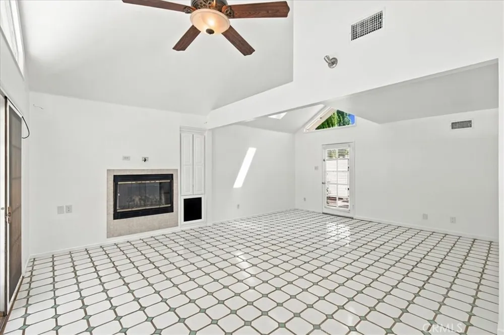 22339 Cheraw Saugus, CA 91350