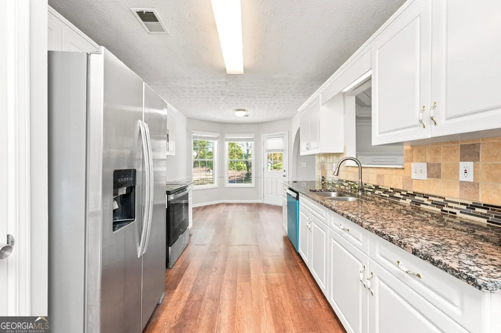 4304 Talmadge TRCE Snellville, GA 30039