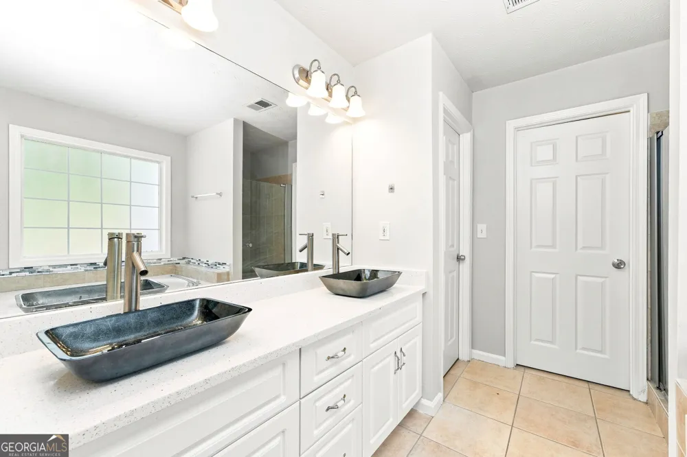 4304 Talmadge TRCE Snellville, GA 30039