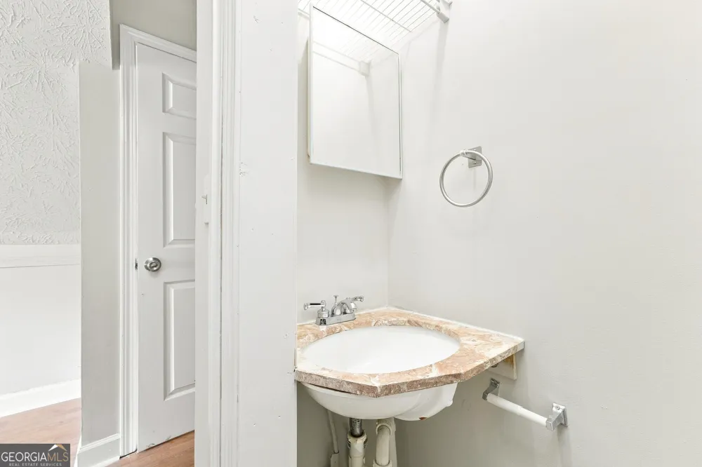 4304 Talmadge TRCE Snellville, GA 30039