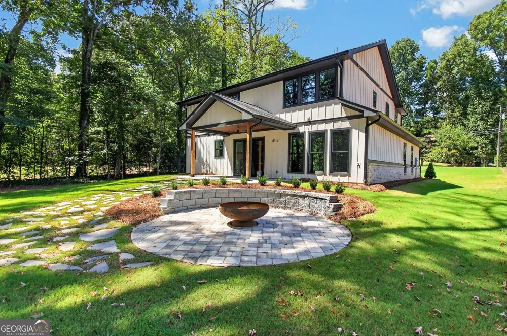 5578 Lilburn Stone Mountain RD Stone Mountain, GA 30087