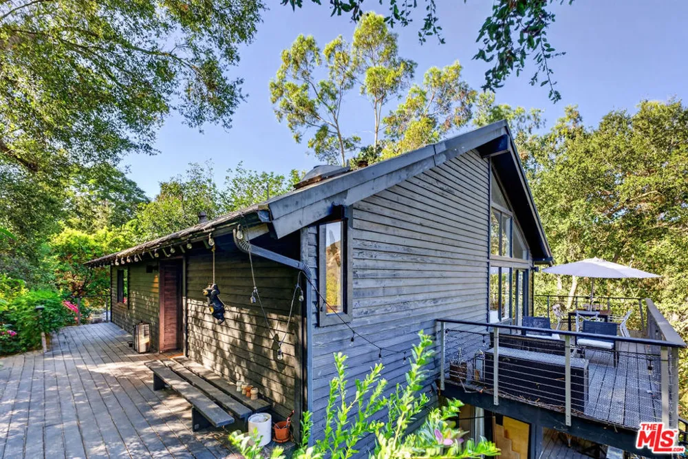 1825 Helmet Trail Topanga, CA 90290
