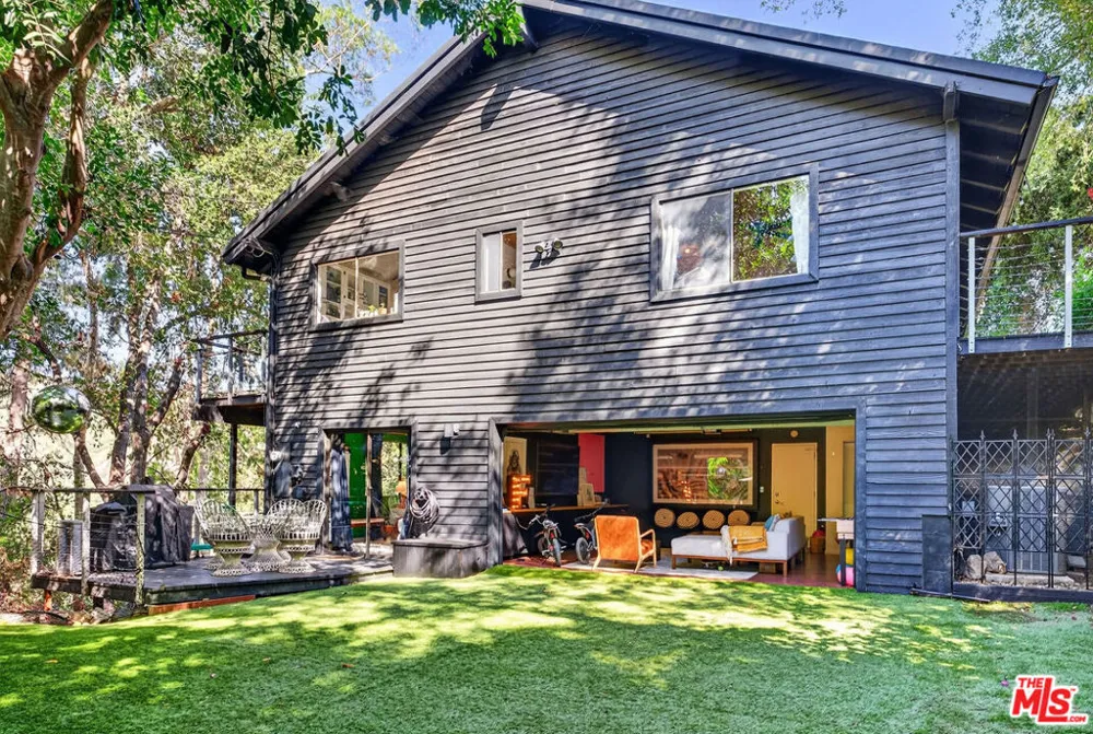 1825 Helmet Trail Topanga, CA 90290
