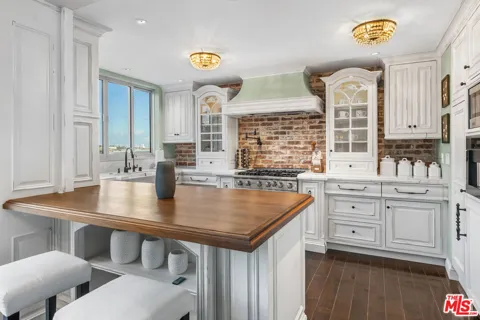 17366 W Sunset Boulevard #102