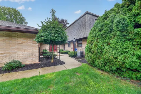 2727 S Lakeshore Drive #f23