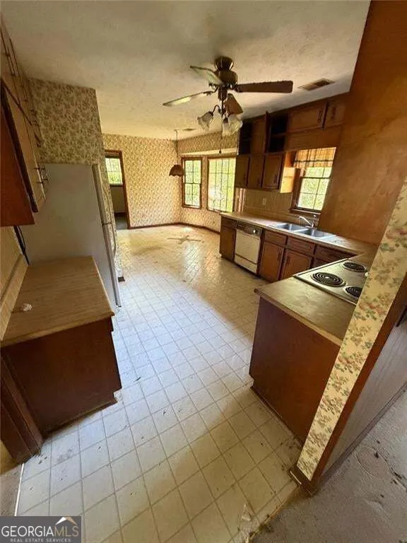149 Hill LN Ellenwood, GA 30294