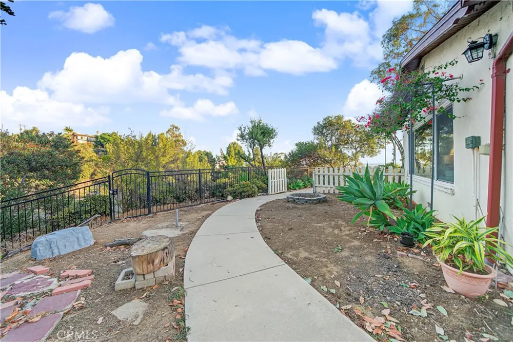 12105 Rideout Place Whittier, CA 90601