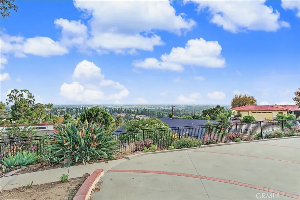 12105 Rideout Place Whittier, CA 90601
