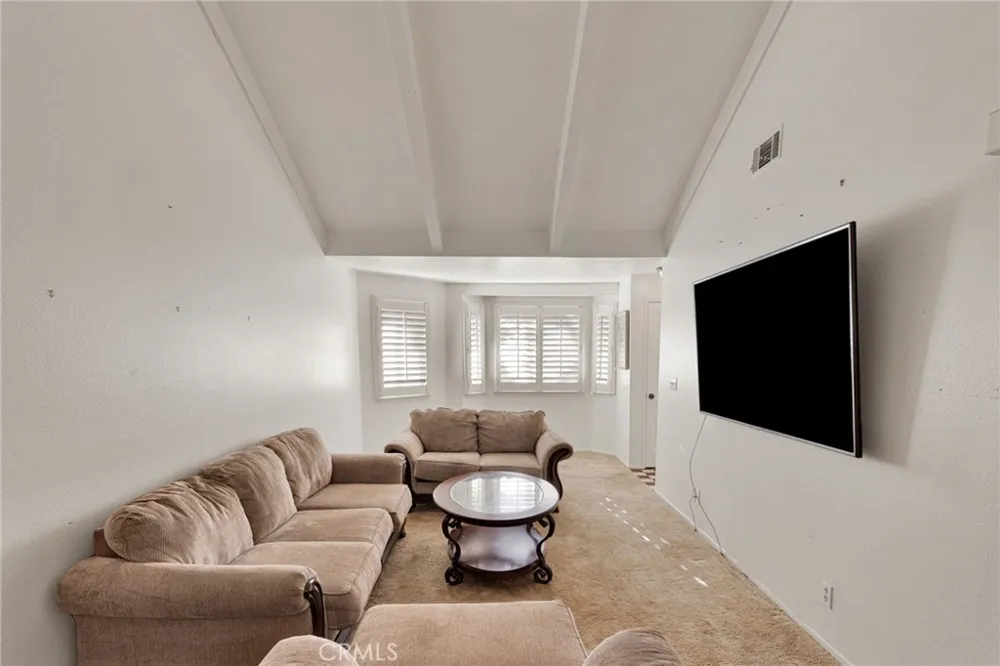 19237 Elm Drive Apple Valley, CA 92308