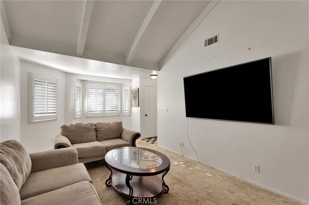 19237 Elm Drive Apple Valley, CA 92308