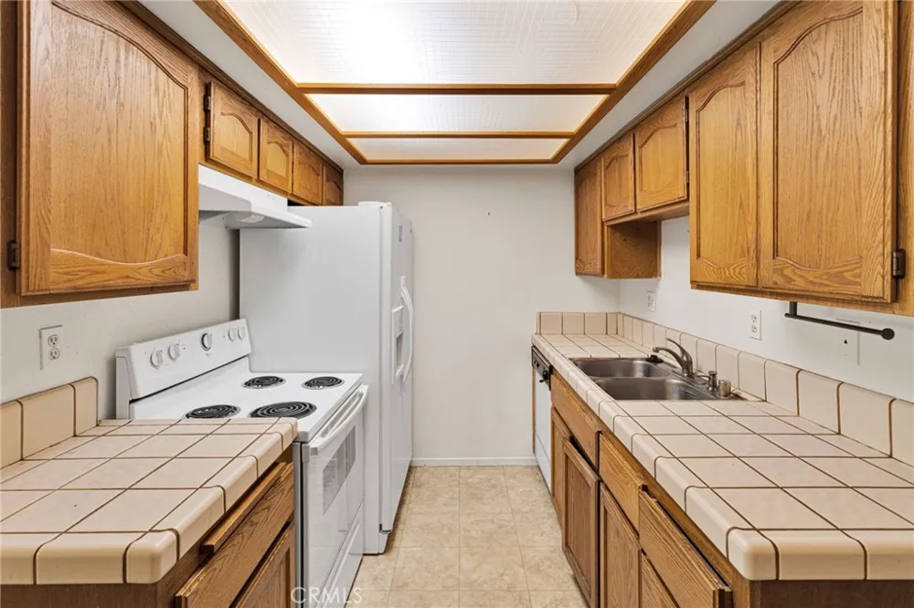 19237 Elm Drive Apple Valley, CA 92308