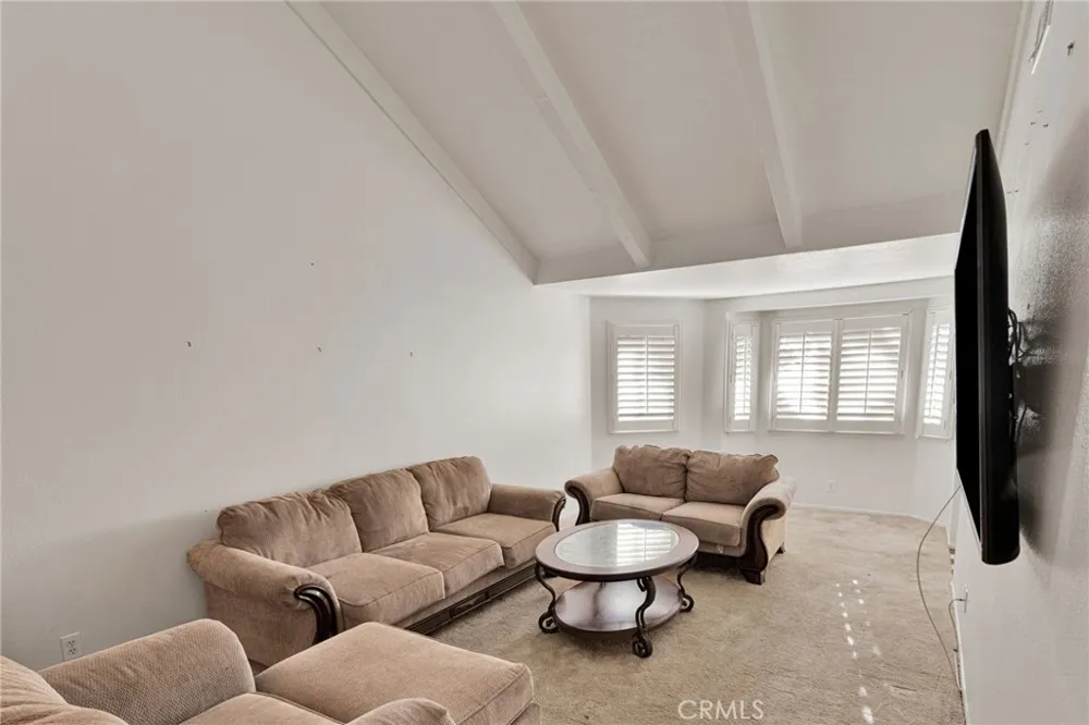 19237 Elm Drive Apple Valley, CA 92308