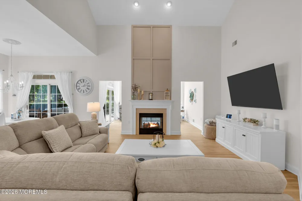 18 Spyglass Drive Jackson, NJ 08527