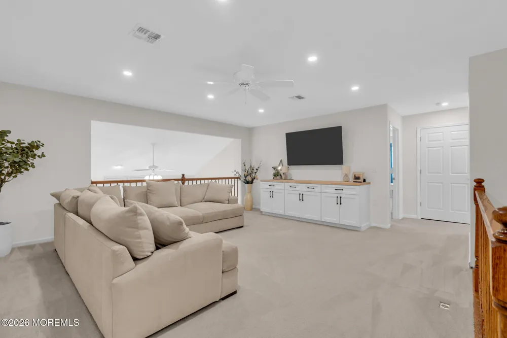 18 Spyglass Drive Jackson, NJ 08527