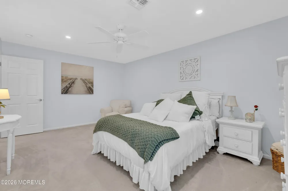 18 Spyglass Drive Jackson, NJ 08527