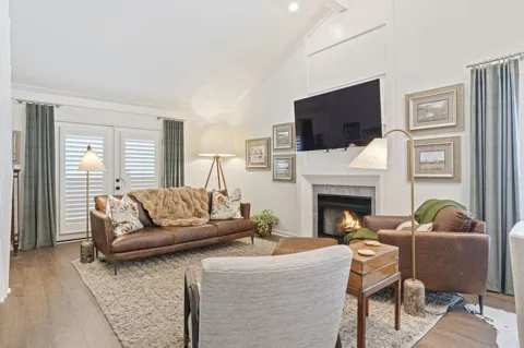 225 Hearthstone Manor Ln