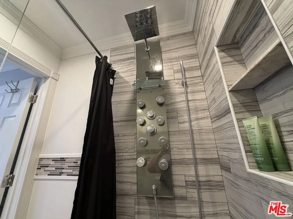 6840 Balboa Boulevard #507 Los Angeles, CA 91406
