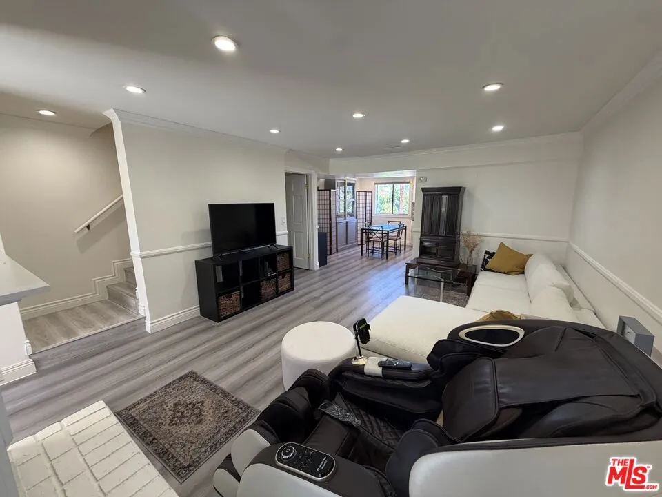 6840 Balboa Boulevard #507 Los Angeles, CA 91406