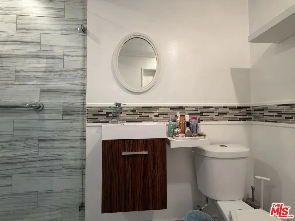 6840 Balboa Boulevard #507 Los Angeles, CA 91406