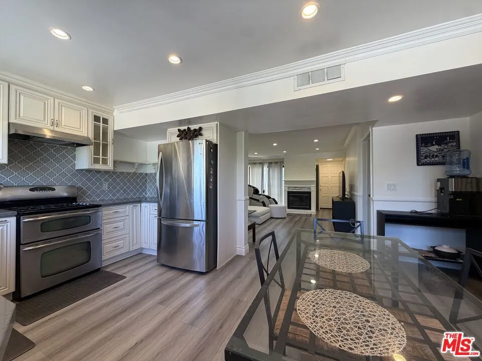 6840 Balboa Boulevard #507 Los Angeles, CA 91406