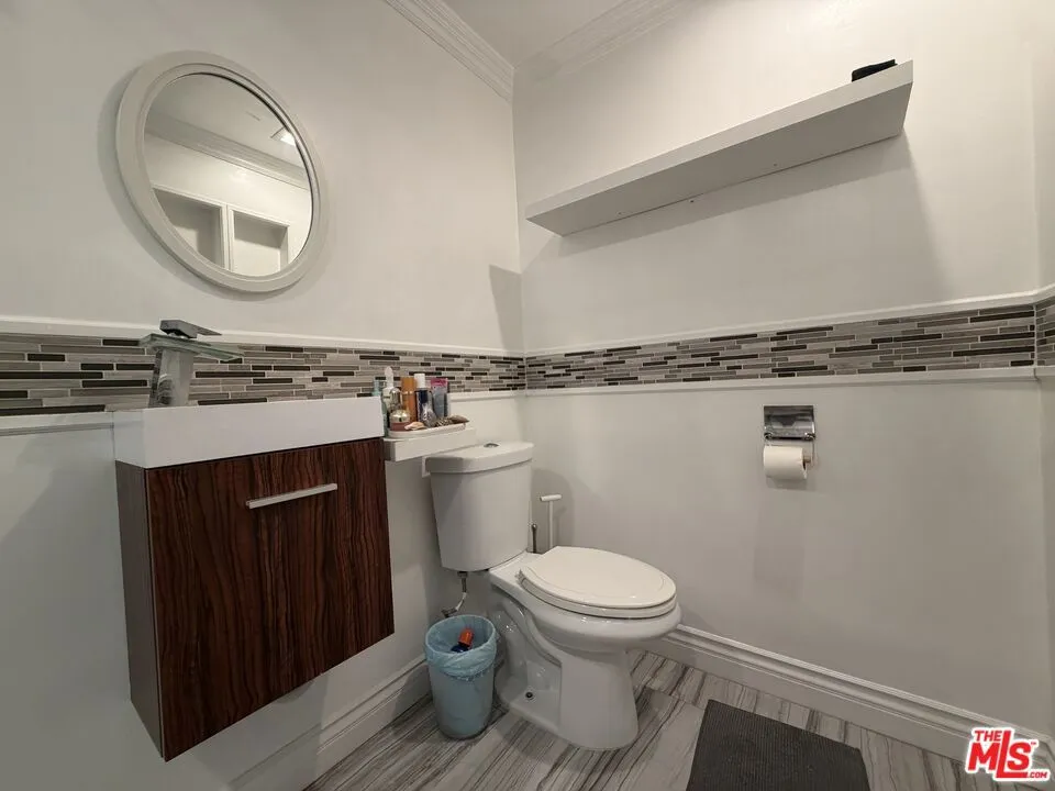 6840 Balboa Boulevard #507 Los Angeles, CA 91406