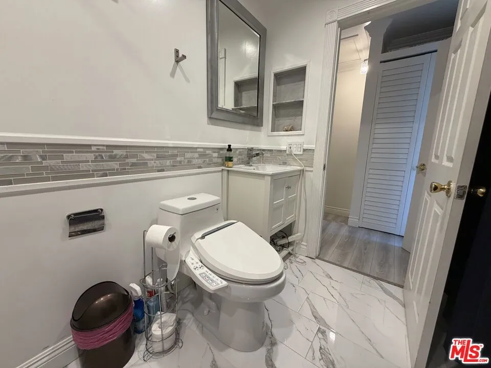 6840 Balboa Boulevard #507 Los Angeles, CA 91406