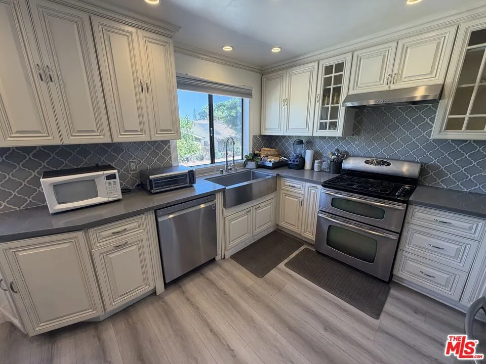 6840 Balboa Boulevard #507 Los Angeles, CA 91406