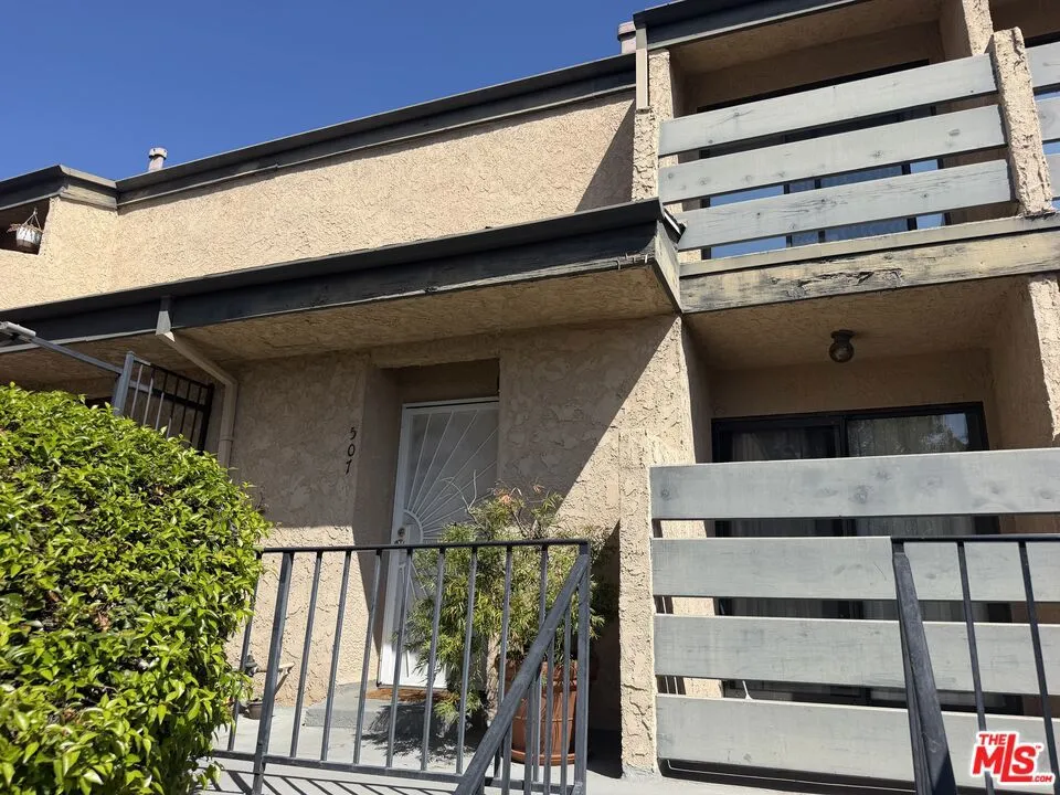 6840 Balboa Boulevard #507 Los Angeles, CA 91406