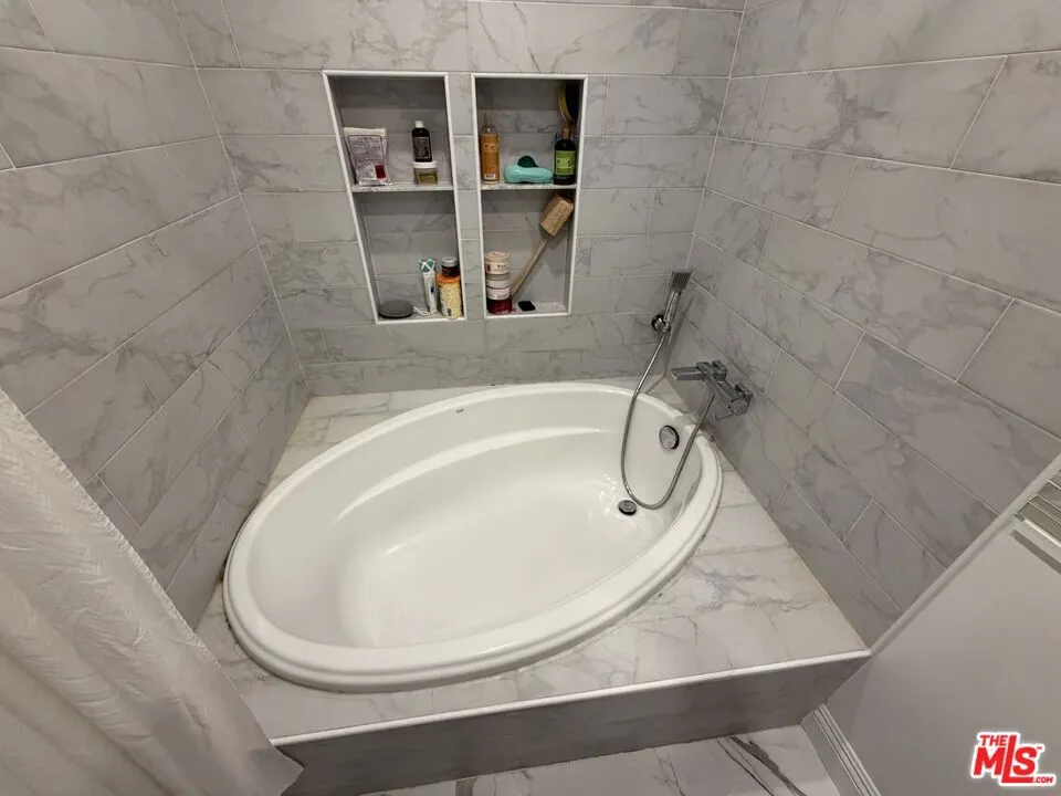 6840 Balboa Boulevard #507 Los Angeles, CA 91406